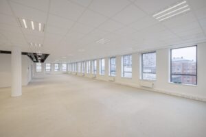 Bright, unfurnished office space on Hiridostraat with large windows and white walls.